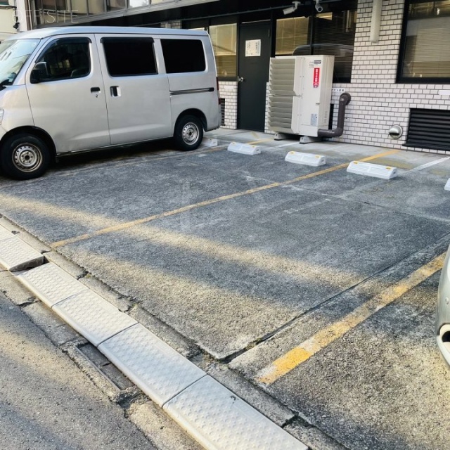 佐伯池袋ビル 駐車場