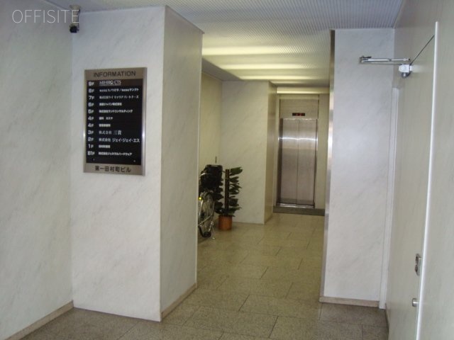第1田村町ビル エントランス