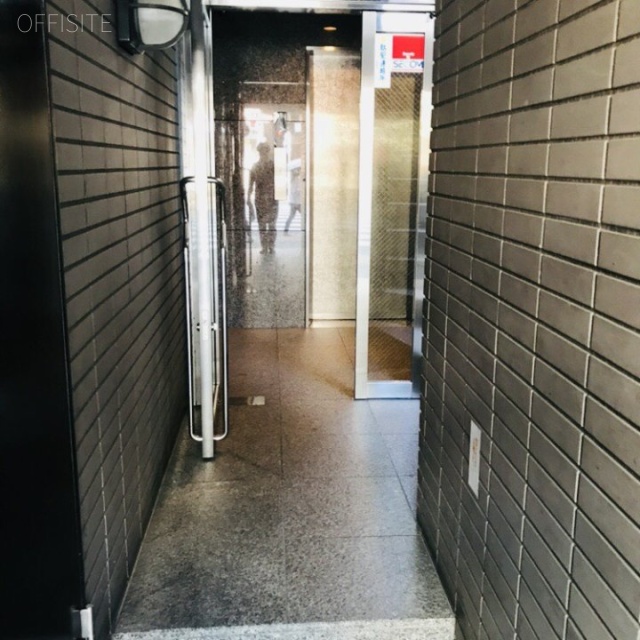 旭日ビル エントランス