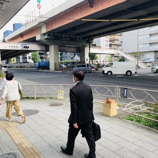 秋葉原清新ビル ビル前面道路