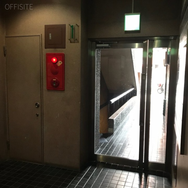 松本館ビル エントランス