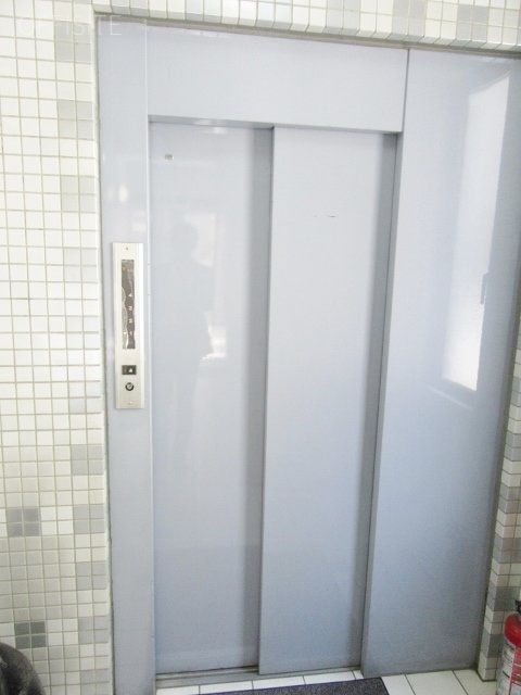 井場ビル エレベーター