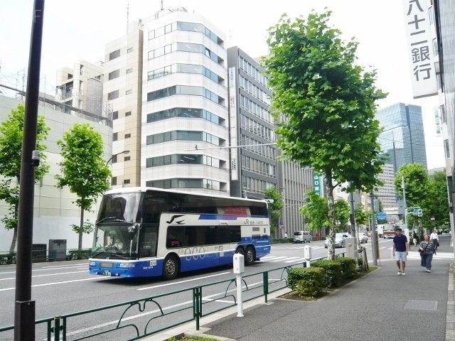 日本橋室町四丁目ビル ビル前面道路