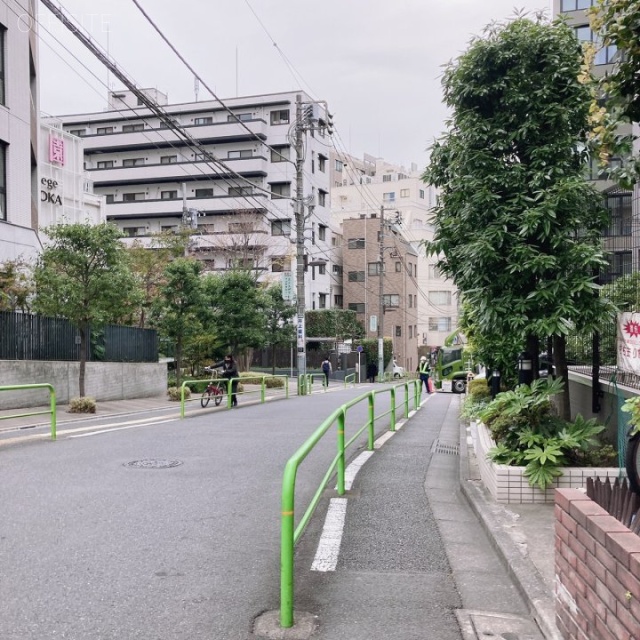 NOAAビル ビル前面道路