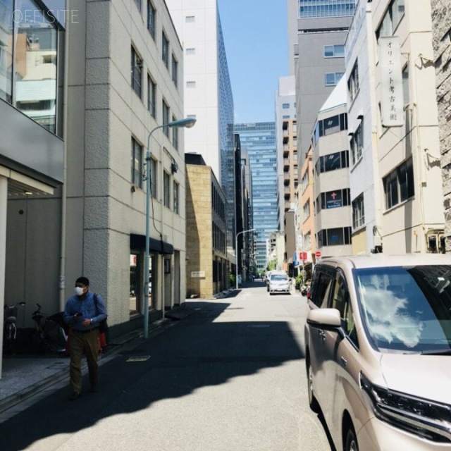 Biz Feel Kyobashi　ビル前面道路