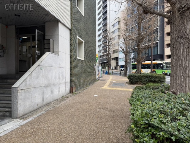 NTビル 前面歩道