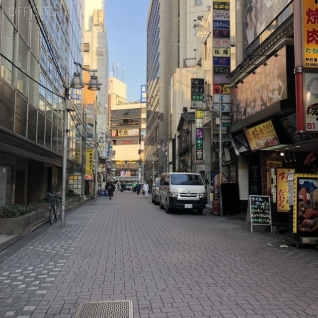 川島ビル ビル前面道路