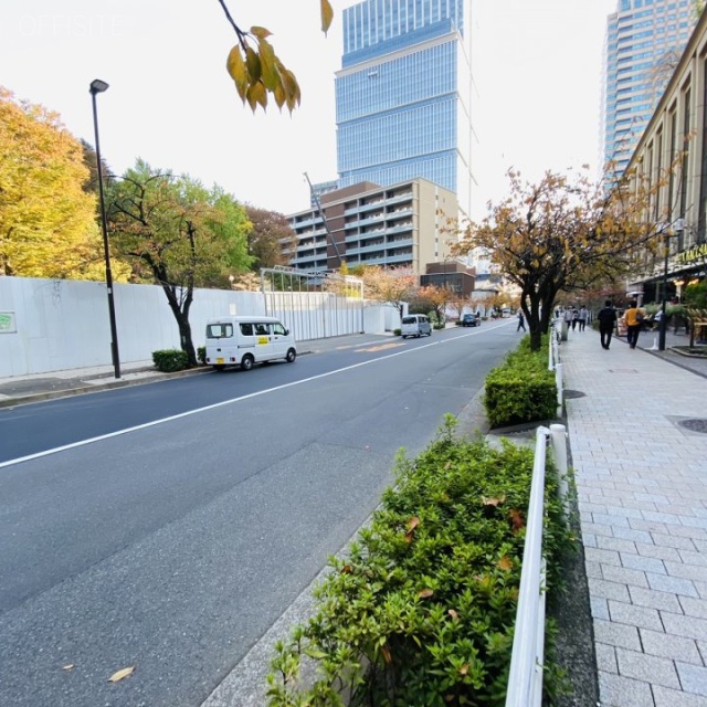 新紀尾井町ビル ビル前面道路