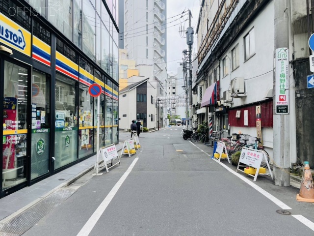 浅草駅北口ビル　前面道路