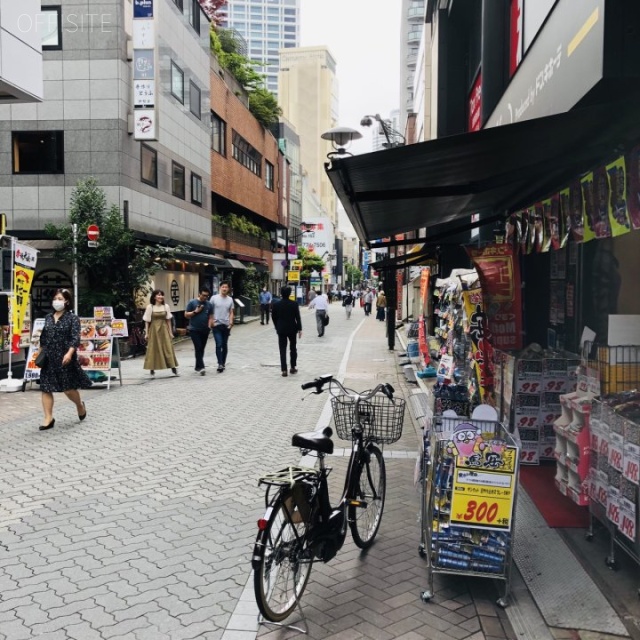 コンチネンタル赤坂Ⅲビル 前面は赤坂みすじ通り