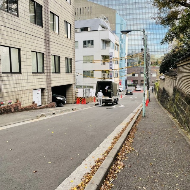 ATMビル ビル前面道路