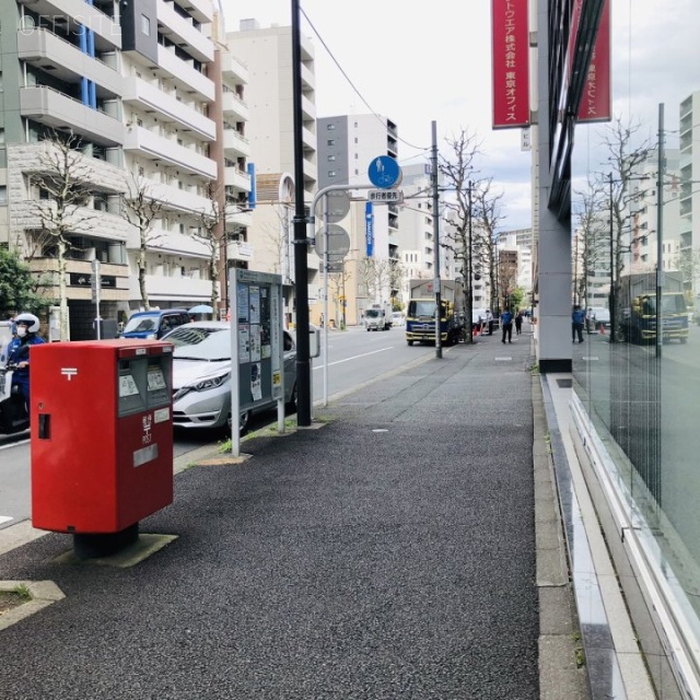 紀繁ビル 前面歩道