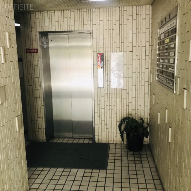 アクセス西新宿ビル エントランス