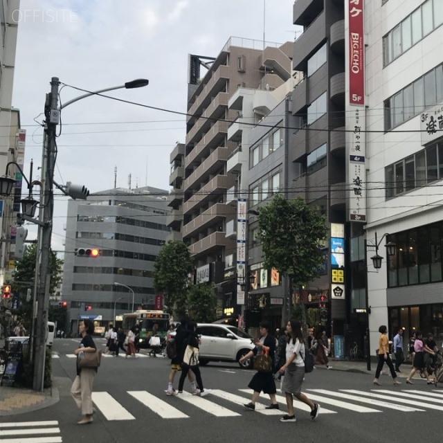 EBISUマルト ビル前面道路