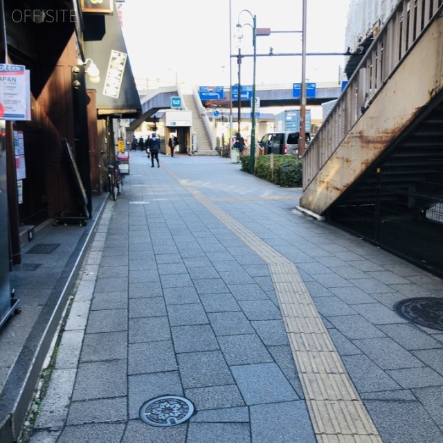 あいおい都信ビル ビル前面道路