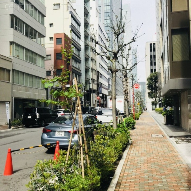 金葉ビル本館 ビル前面道路