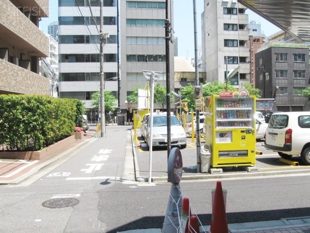 新橋三田ビル ビル前面道路