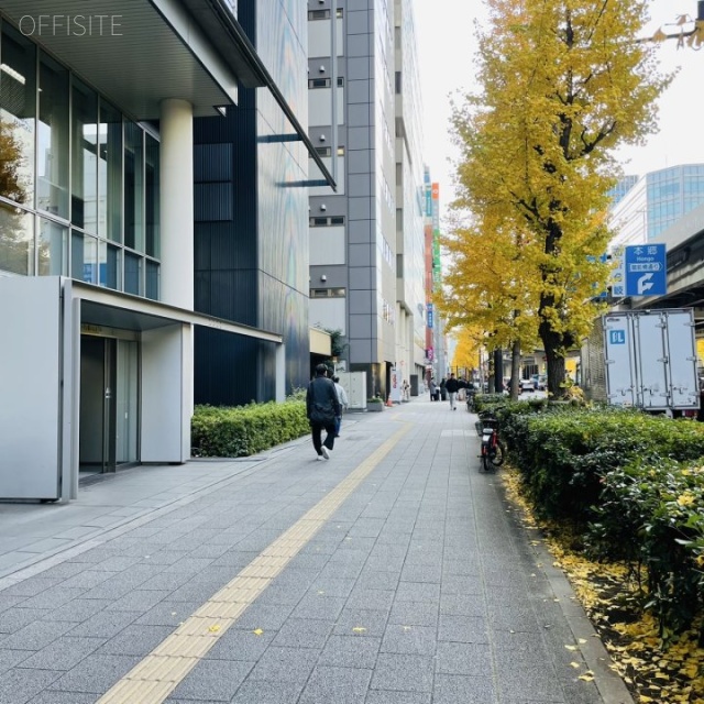 日土地御徒町ビル 前面歩道