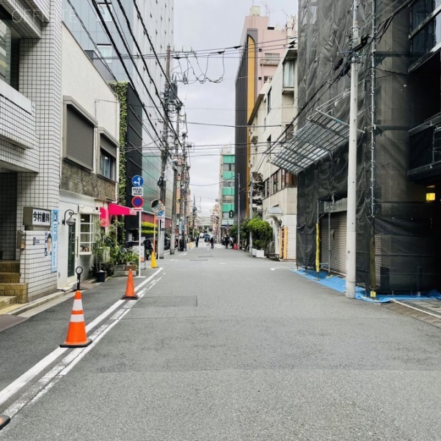 NSビル ビル前面道路