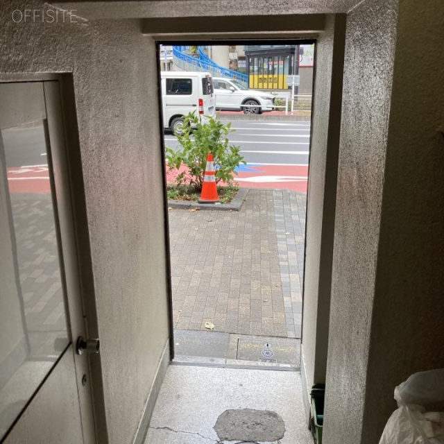 小林ビル エントランス