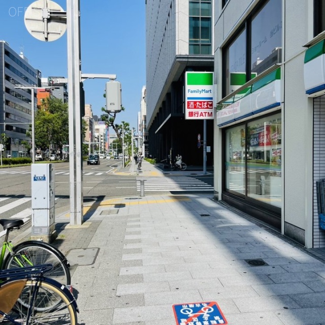 東栄ビル 前面歩道