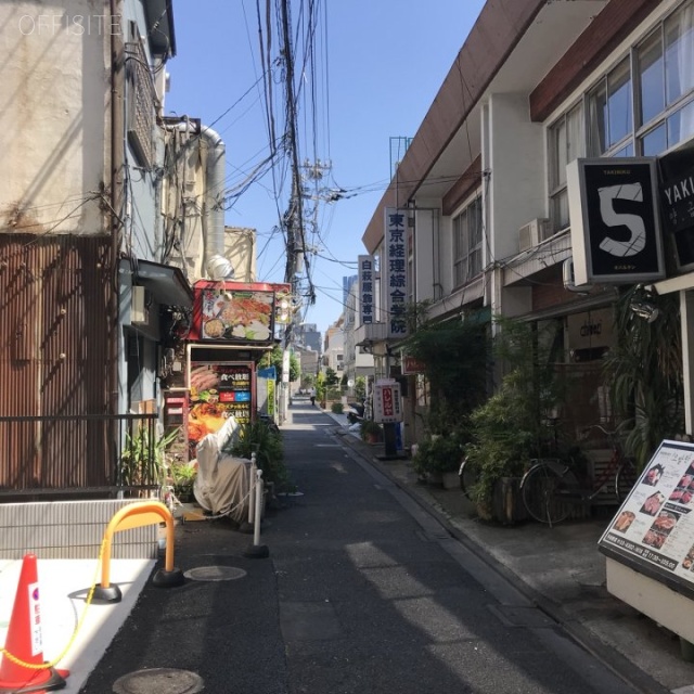 百人町BSビル ビル前面道路