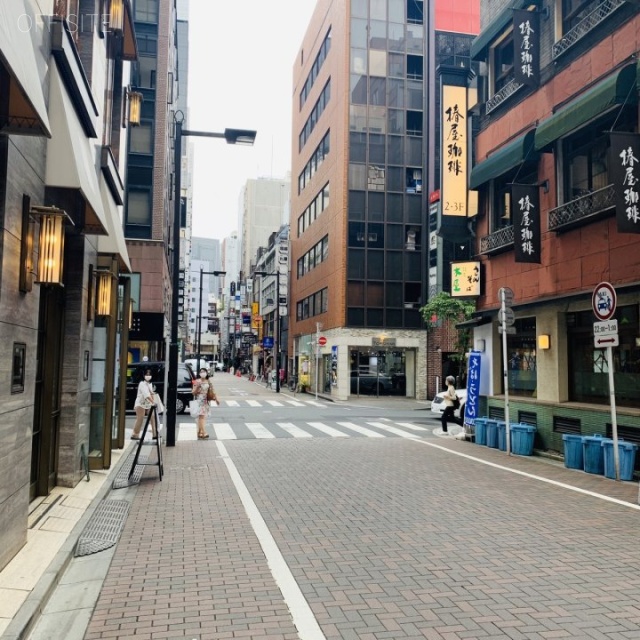 Brown Place ビル前面道路