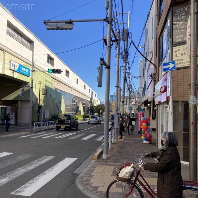 Mビル ビル前面道路