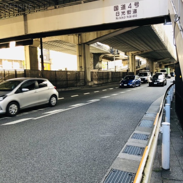 あいおい都信ビル ビル前面道路昭和通り