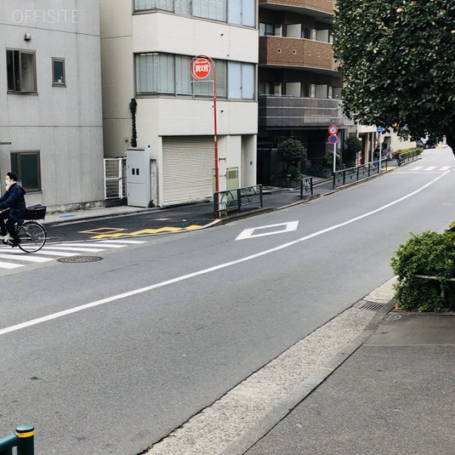 野村ビルディング曙橋 ビル前面道路