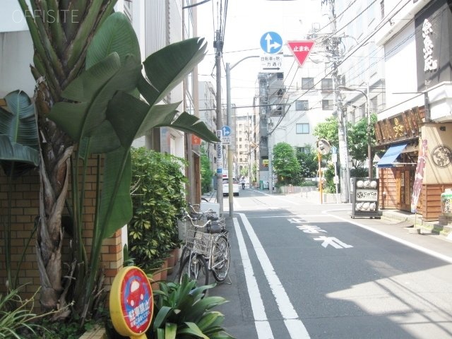 トーア芝ガーデン ビル前面道路