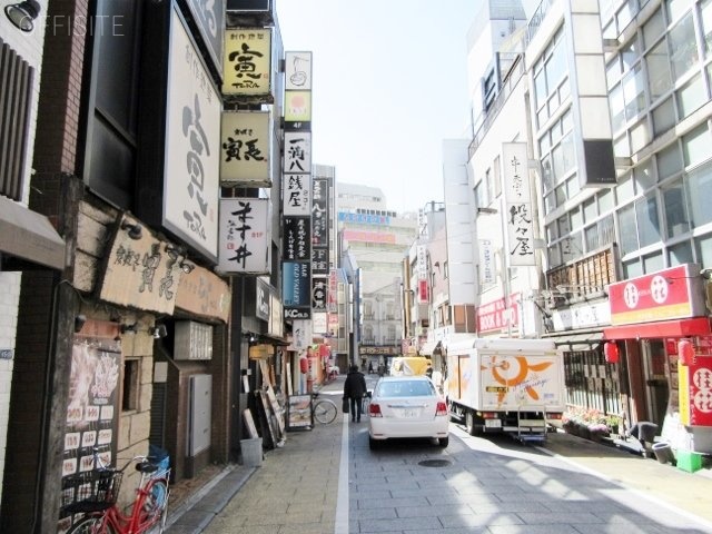 西新宿ビル ビル前面道路