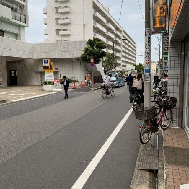 横川ビル ビル前面道路