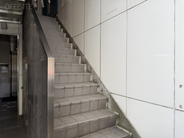 森島ビル 階段