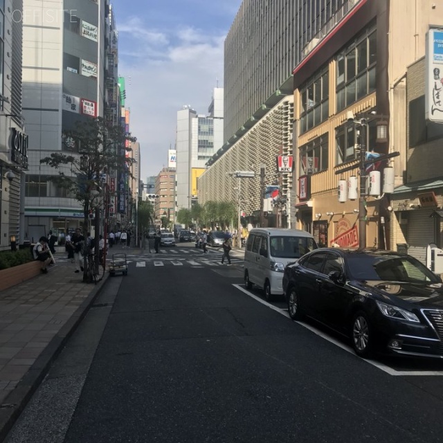 ル・グラシエルBLDG.20 ビル前面道路