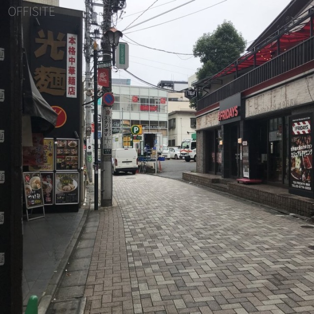 ミナガワビル ビル前面道路