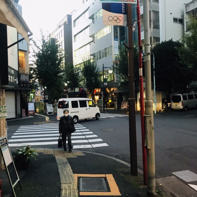 西池サンケイビル ビル前面道路