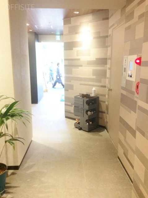 ペリエ神宮前 エントランスホール