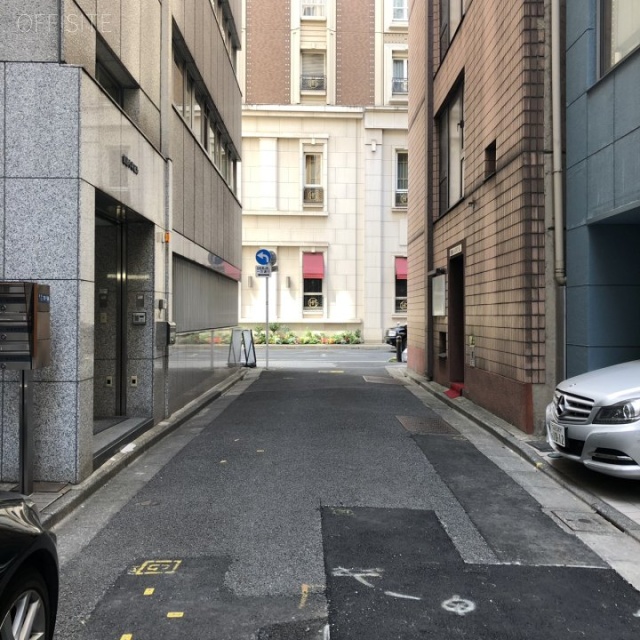 CENTRAL銀座2丁目 ビル前面道路