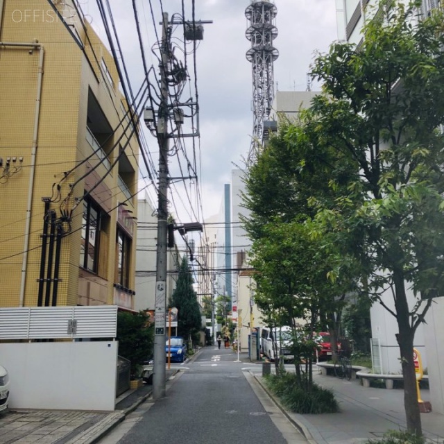アローム赤坂 ビル前面道路
