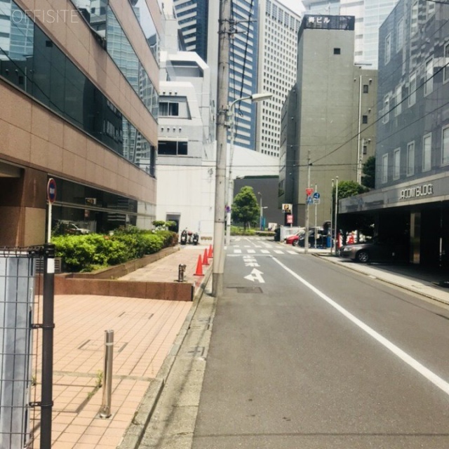 芝ビル ビル前面道路