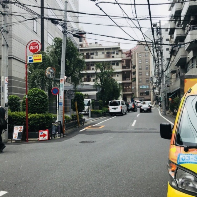 恵比寿スクエアビル ビル前面道路