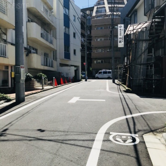 落合荘苑ビル ビル前面道路