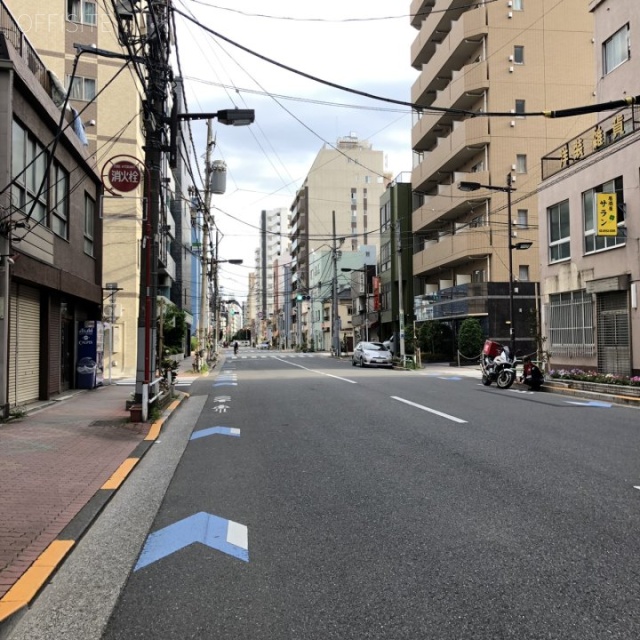 GLASSTAGE ビル前面道路