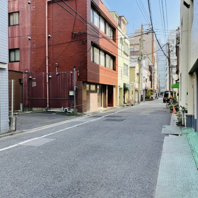 誠心Oビル ビル前面道路