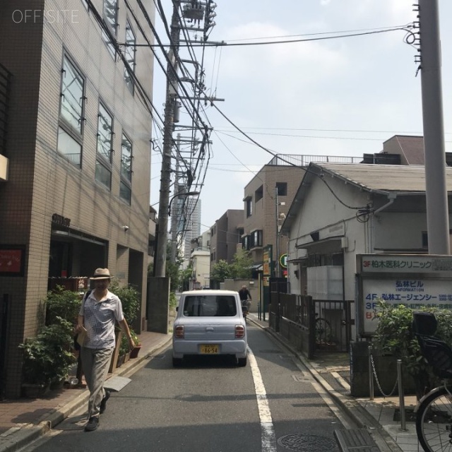 高根ビル ビル前面道路