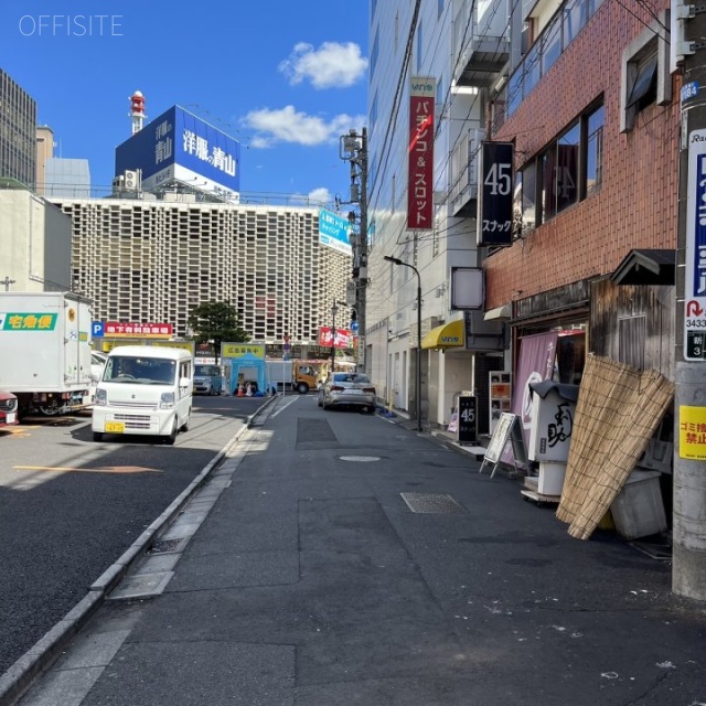 秋山ビル 前面道路