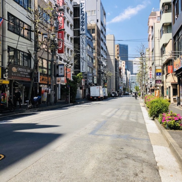 中林ビル ビル前面道路