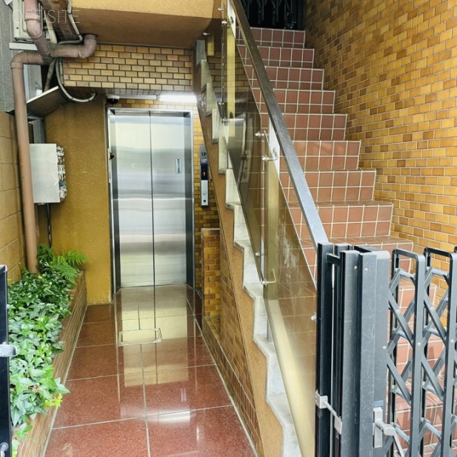山下ビル エントランス
