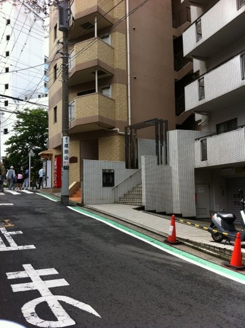 コスモ桜木町グランポール ビル前面道路